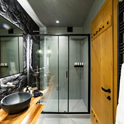 Honeymoon Suite