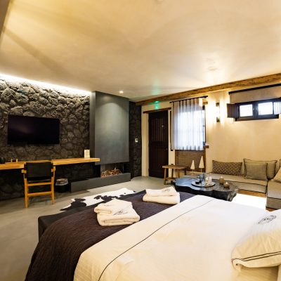 Honeymoon Suite