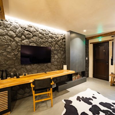 Honeymoon Suite